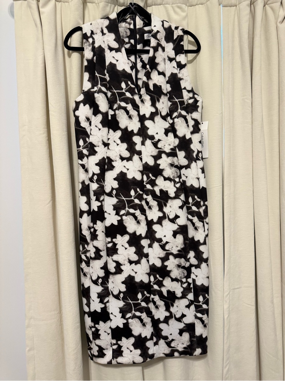 Calvin Klein Black & White Floral Sleeveless Sheath Dress